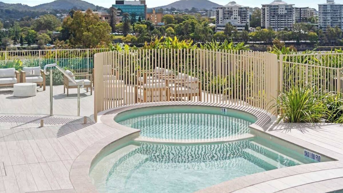 West End Apartment | Stunning Helia Sanctuary - West End w parking and pool