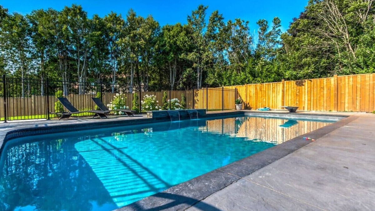 Port Weller West House | Stunning Heritage Large Character Family home
