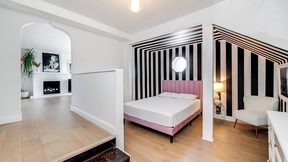 Atwater Village Apartment | Stunning Hilltop apartment - Hollywood Vibe and View