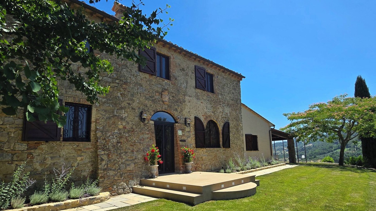 Volterra Villa | Stunning Hilltop Paradise Podere Maiano with AC!