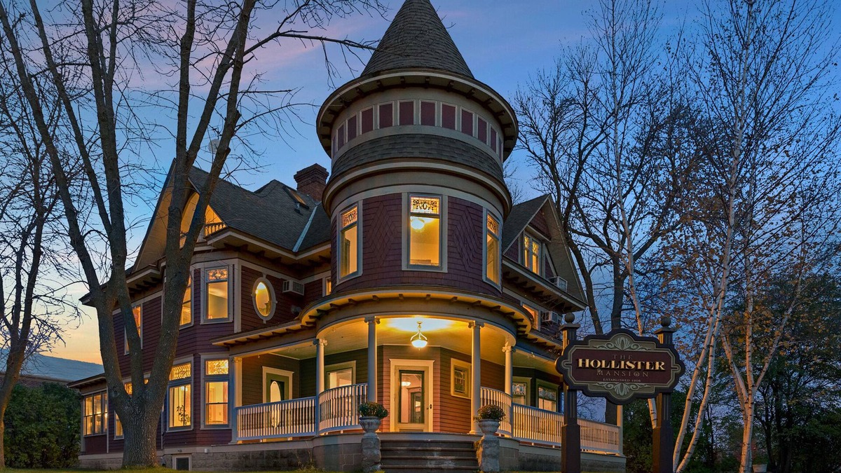 Prescott House | Stunning Historical Mansion: 8 bedrooms (sleeps 16+).