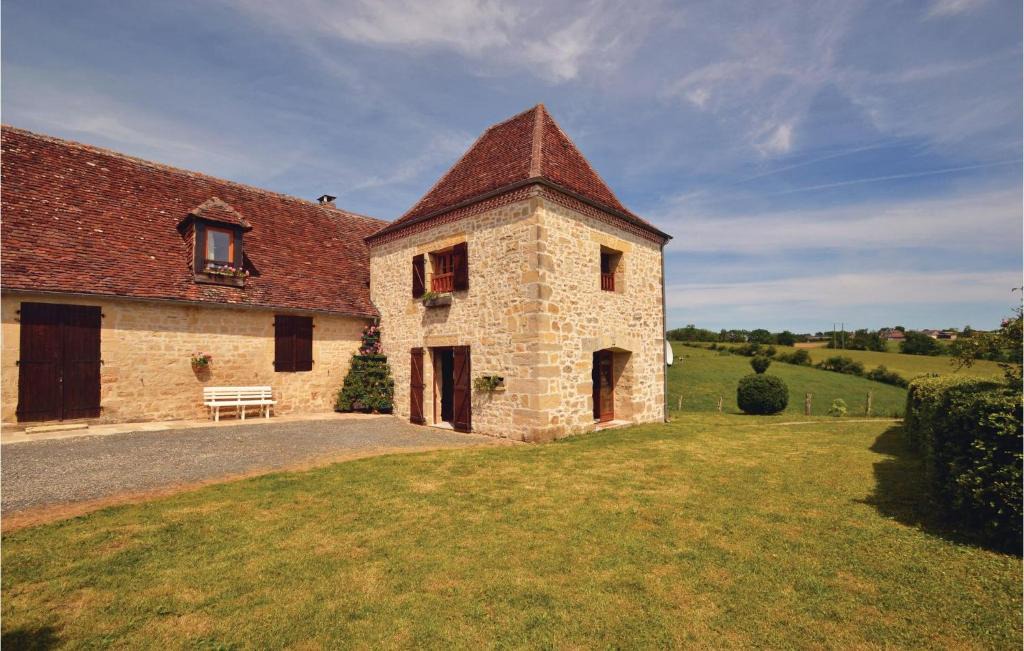 La Chapelle-Saint-Jean House | Stunning Home In La-Chapelle-Saint-Jean