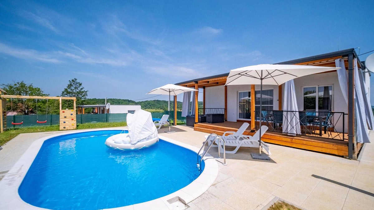 Duga Resa House | Stunning home in Cerovacki Galovici