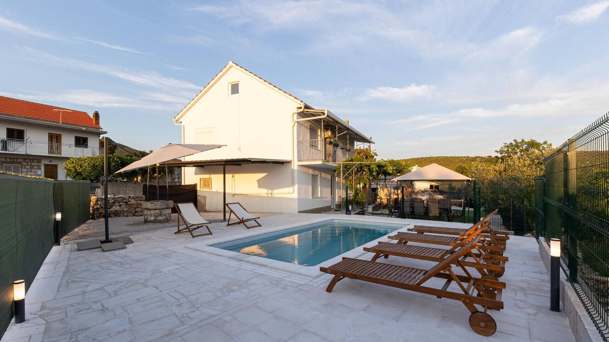 Central Dalmatia House | Stunning home in Blato na Cetini