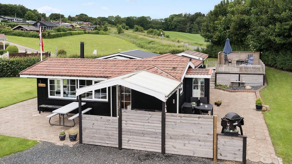 Aabenraa House | Stunning home in Aabenraa with kitchen