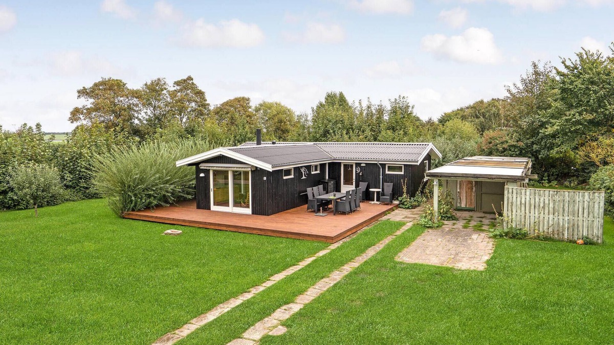 Assens House | Stunning home in Assens with kitchen