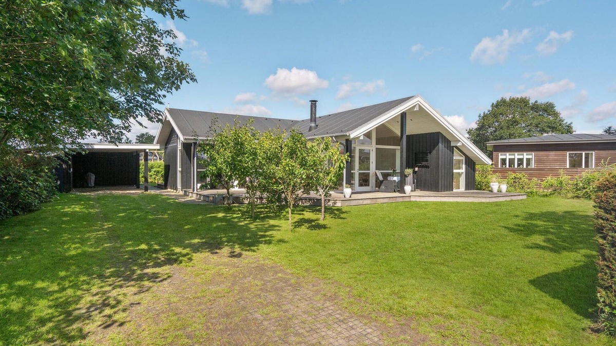 Hvidbjerg Strand House | Stunning home in Børkop