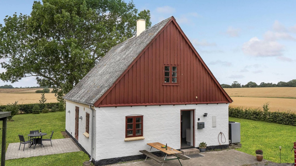 Bandholm House | Stunning home in Bandholm with kitchen