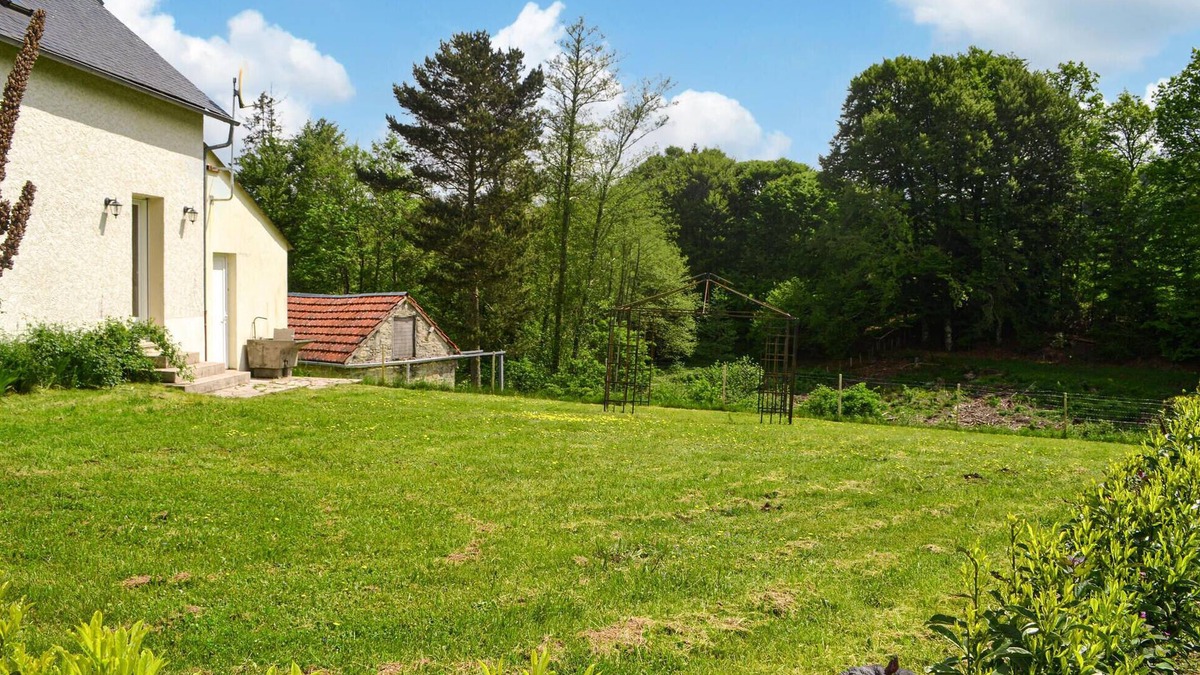 Bugeat House | Stunning home in Bugeat with kitchen
