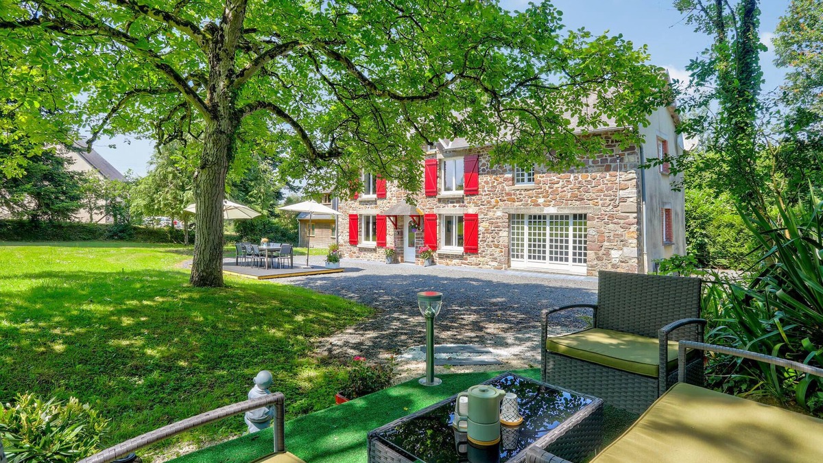 Dangy House | Stunning home in Dangy with WiFi