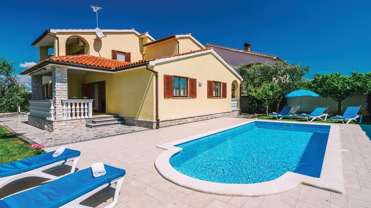 Valbandon House | Stunning home in Fazana with WiFi