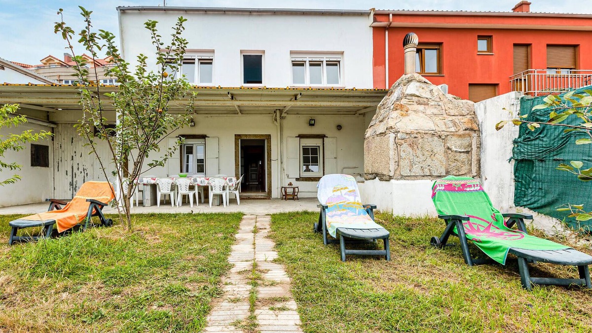 Sardinero House | Stunning home in Fisterra with kitchen