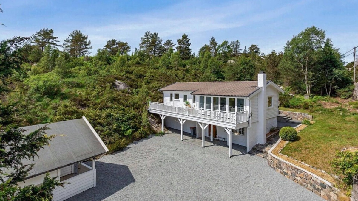 Fjell House | Stunning home in Fjell with WiFi