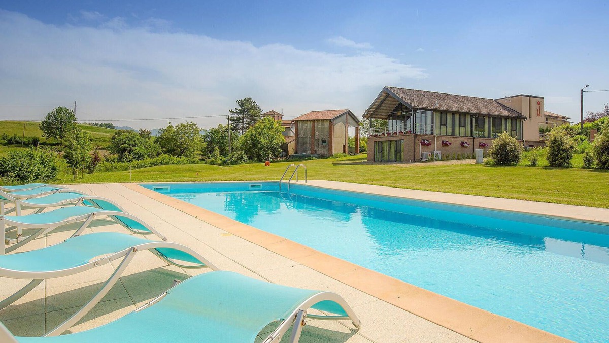 Fortunago House | Stunning home in Fortunago with sauna
