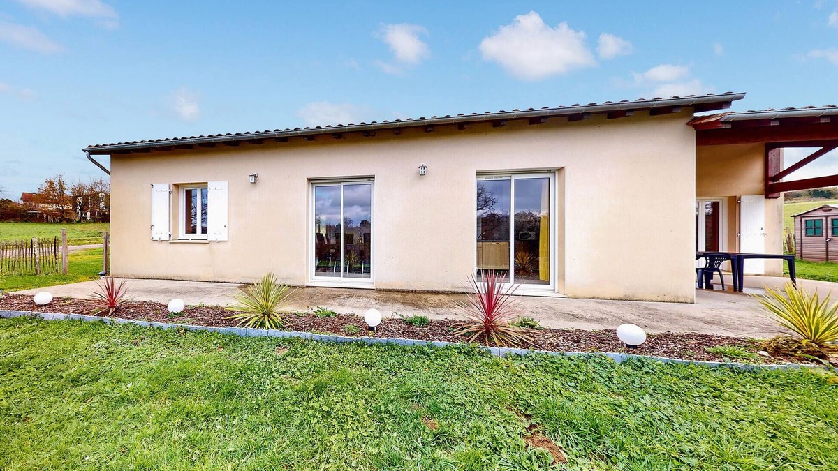 Bussiere-Badil House | Stunning home in Bussière-Badil