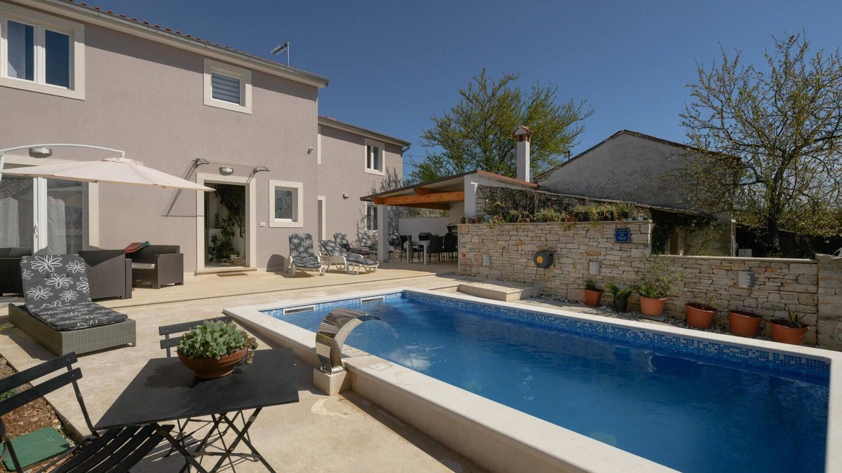 Debeljuhi House | Stunning home in Fradelani with WiFi