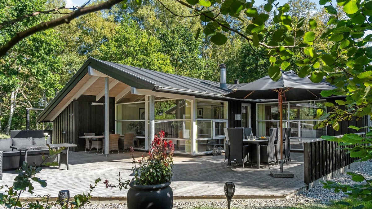 Grena Strand House | Stunning home in Grenaa with kitchen