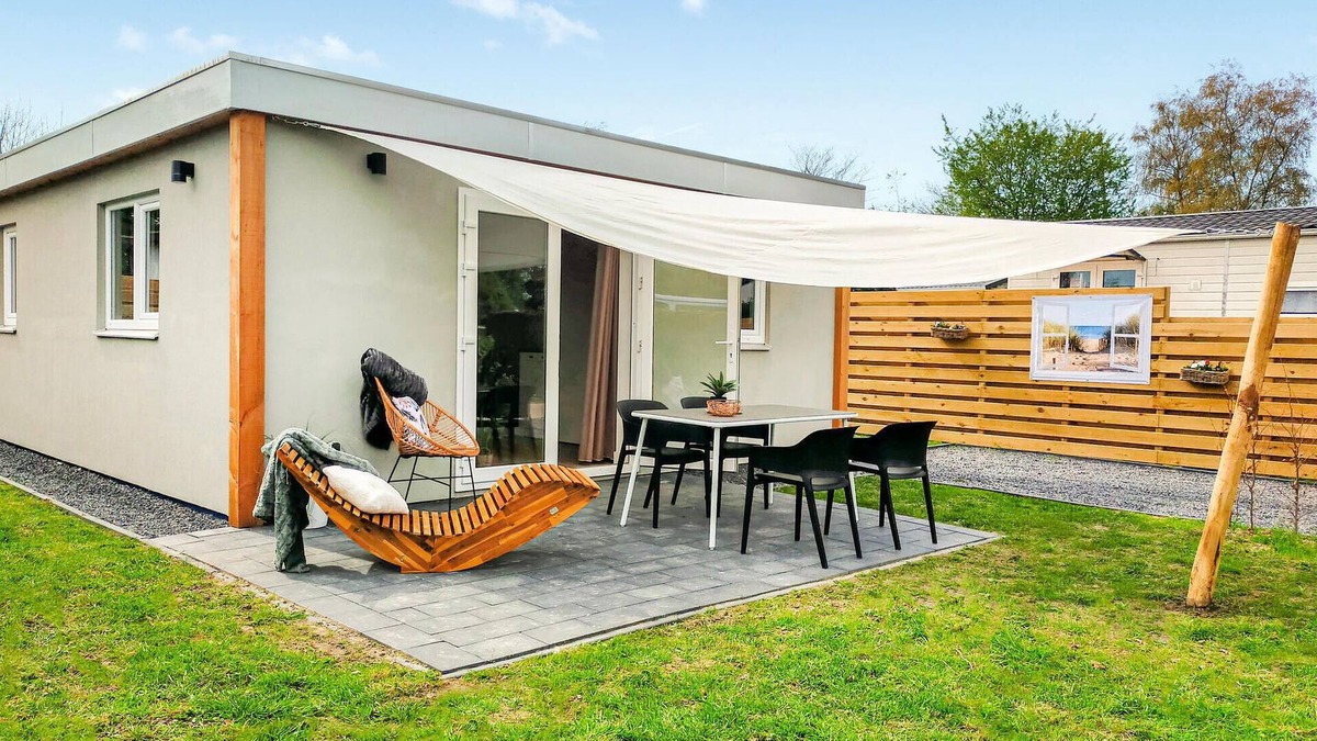 Heinkenszand House | Stunning home in Heinkenszand with WiFi