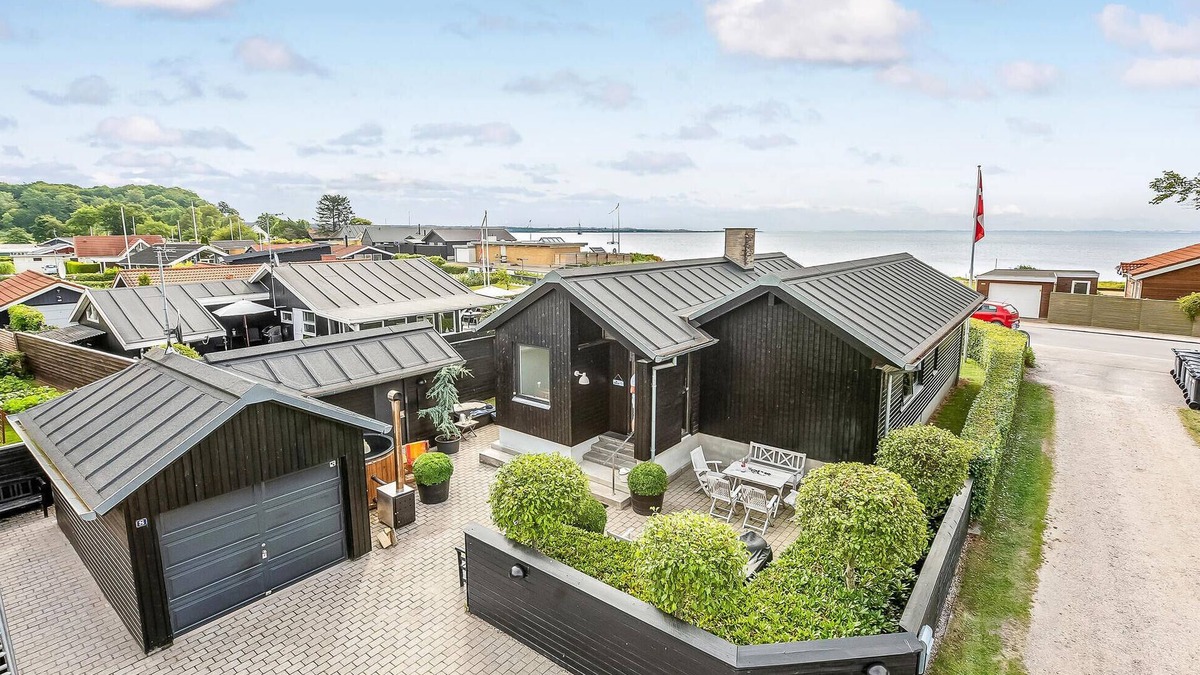 Kelstrup Strand House | Stunning home in Haderslev with WiFi