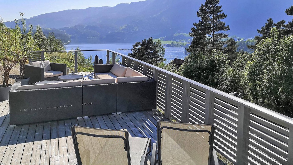 Suldal House | Stunning home in Hebnes with kitchen