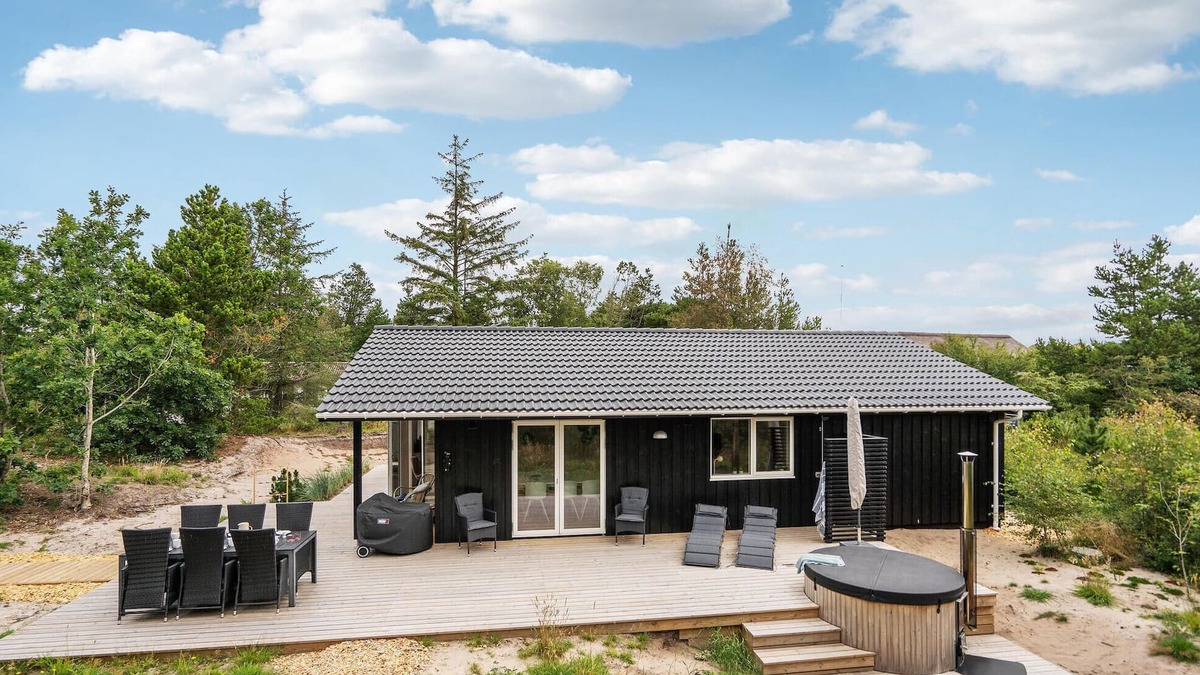 Henne House | Stunning home in Henne with kitchen