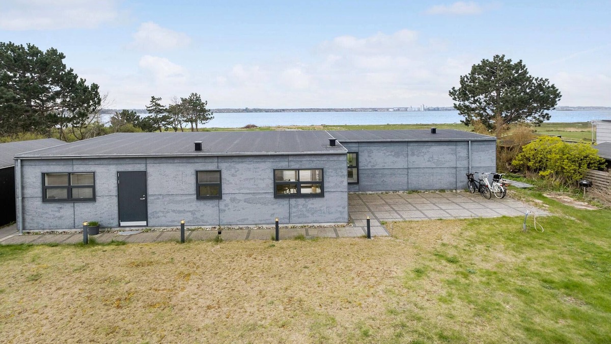Holbaek House | Stunning home in Holbæk with kitchen