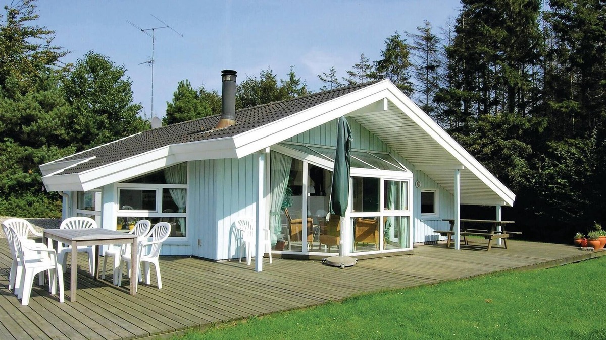 Ristinge House | Stunning home in Humble with kitchen