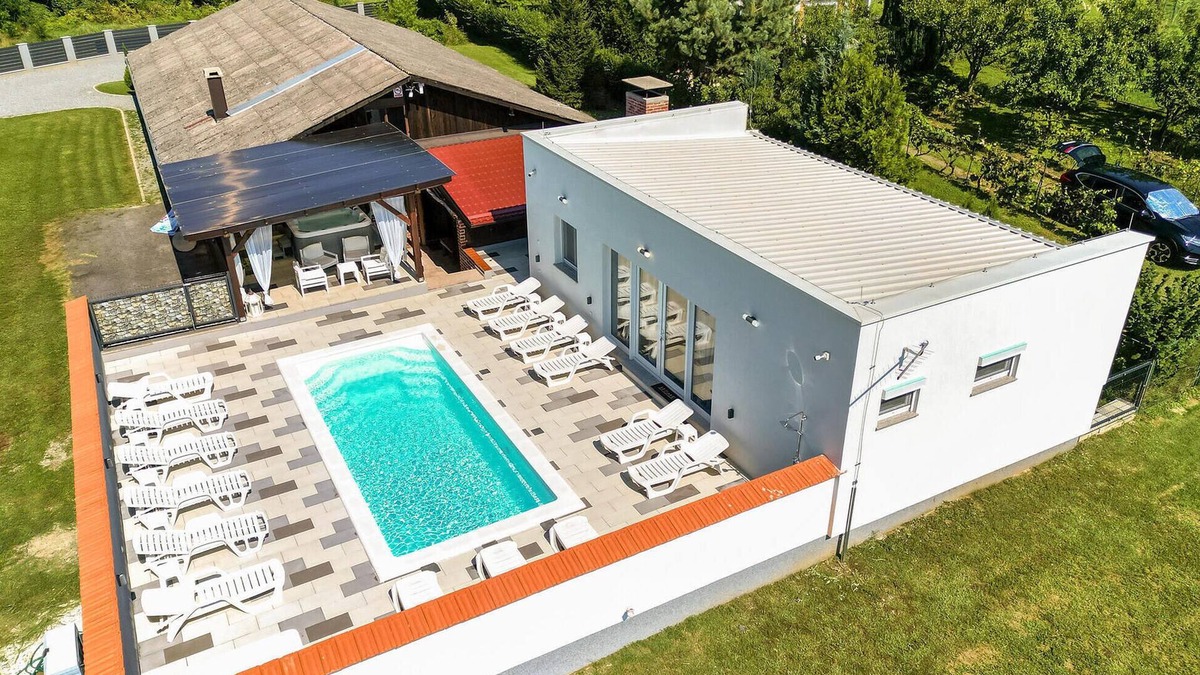 Kapela House | Stunning home in Kapela with kitchen