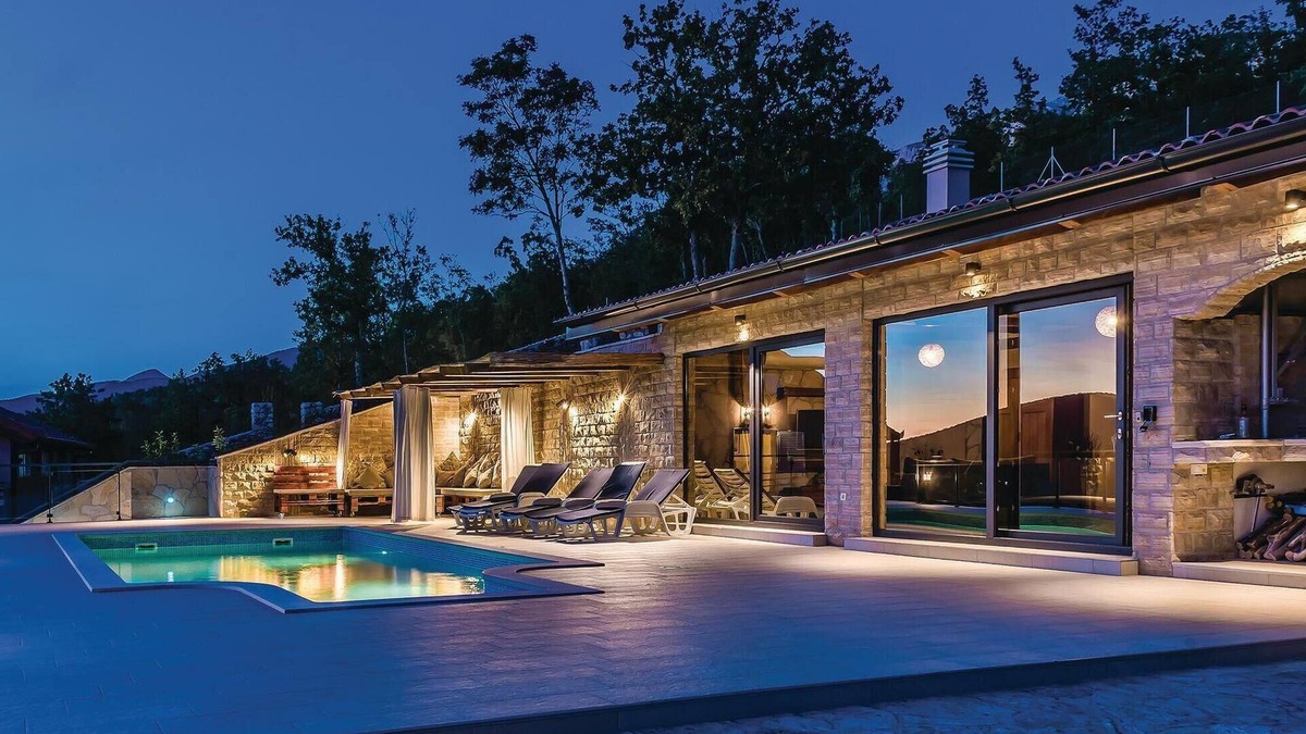Kijevo House | Stunning home in Kijevo