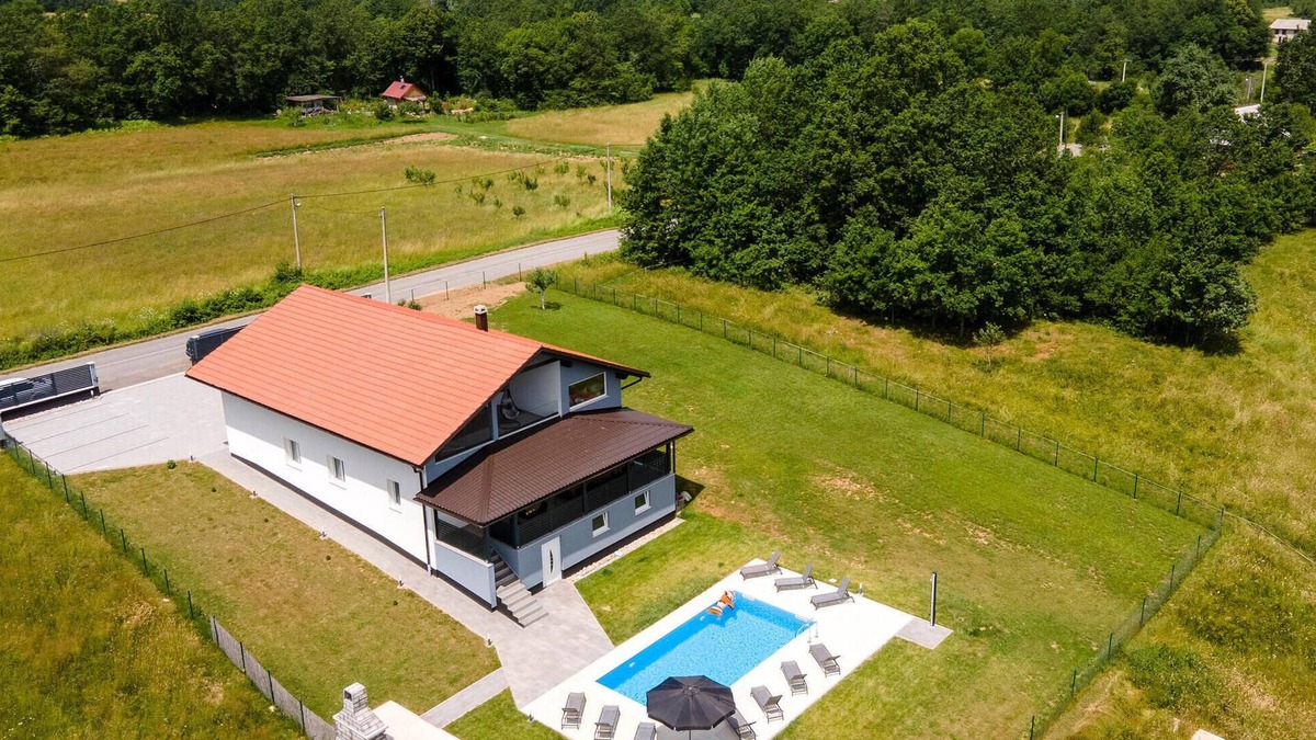 Gospic House | Stunning home in Klanac with kitchen