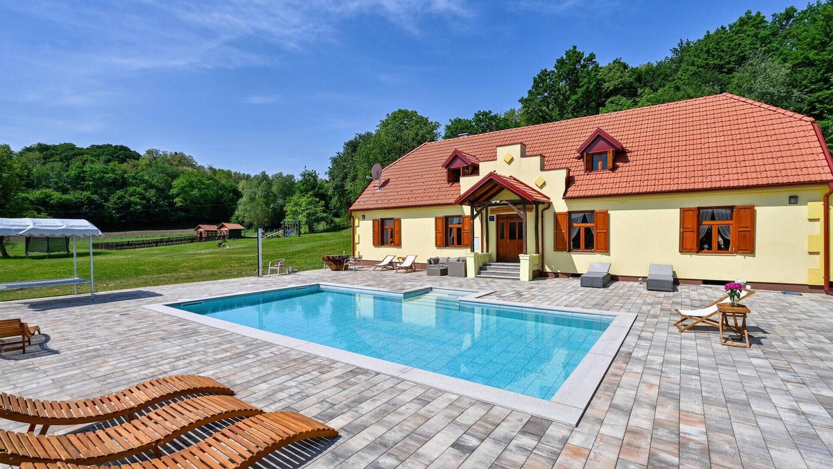 Hrascina House | Stunning home in Konjscina
