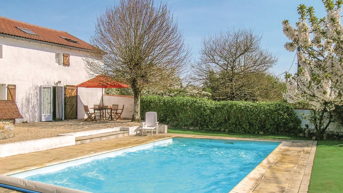 L'Hermenault House | Stunning home in L'Hermenault
