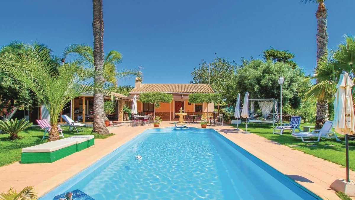 La Marina House | Stunning home in La Marina, Elche