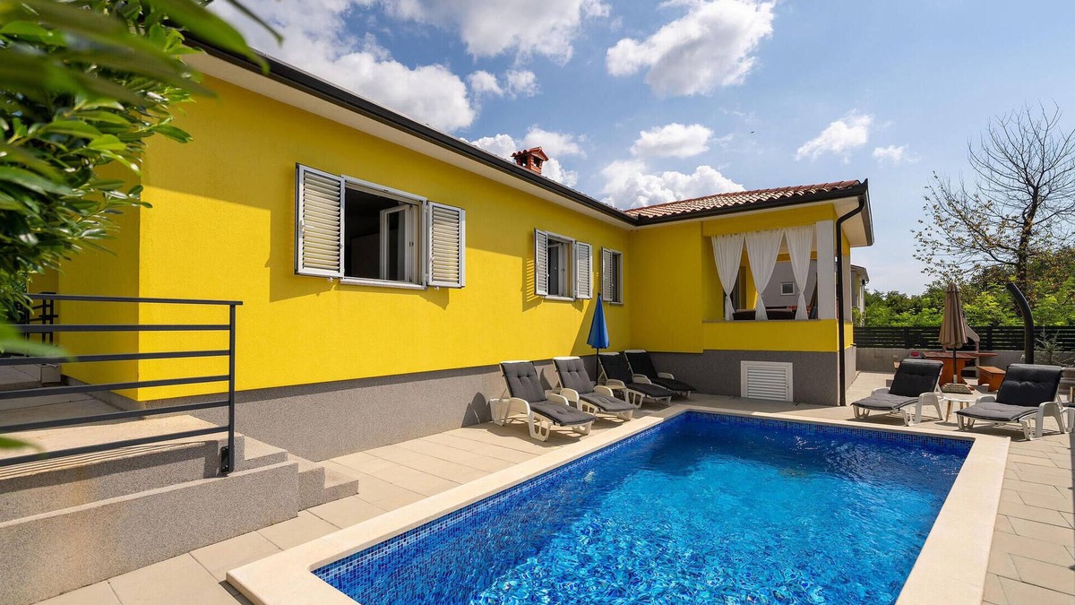 Becici House | Stunning home in Labin with WiFi