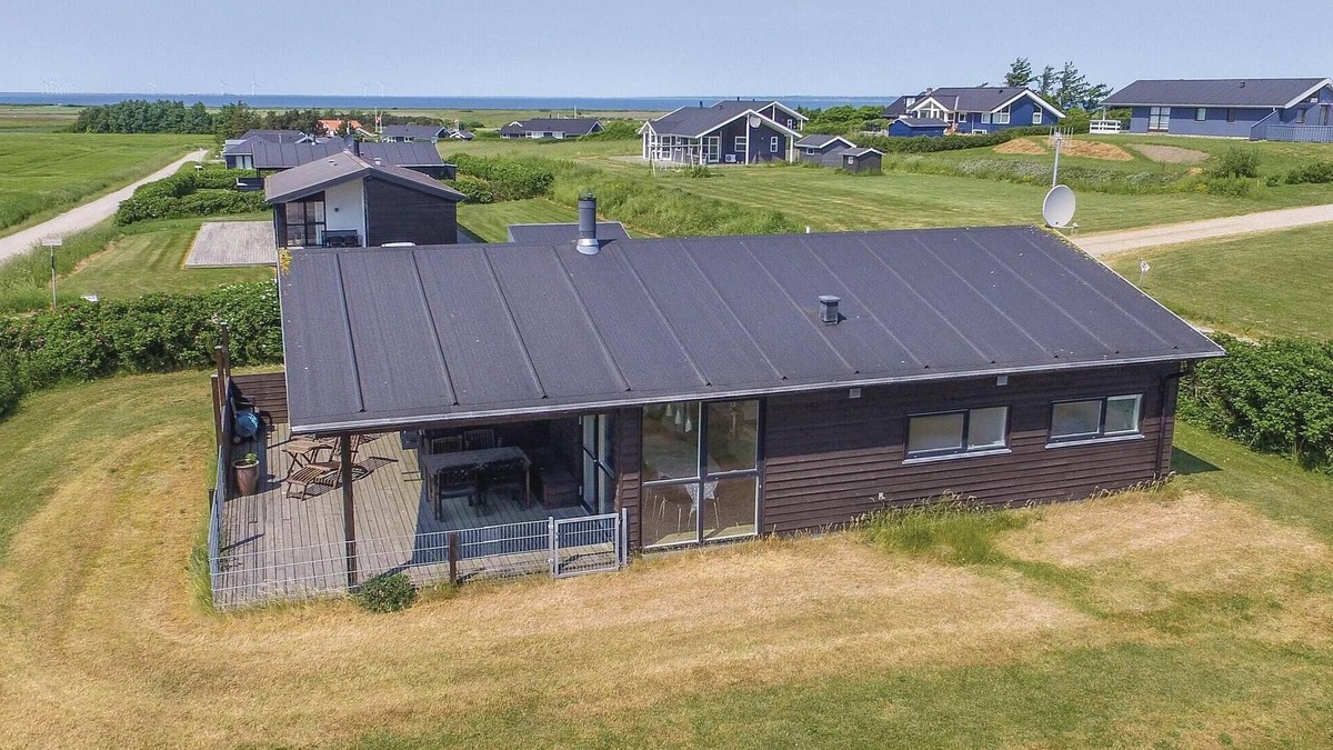 Lemvig House | Stunning home in Lemvig with kitchen