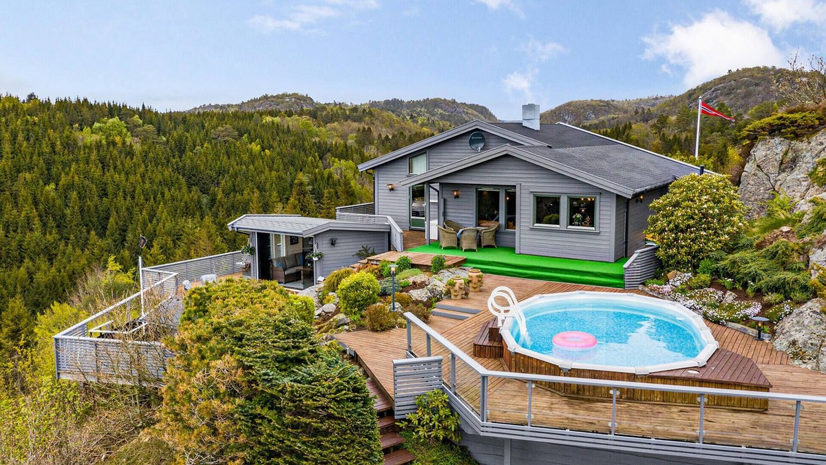 Lyngdal House | Stunning home in Lyngdal