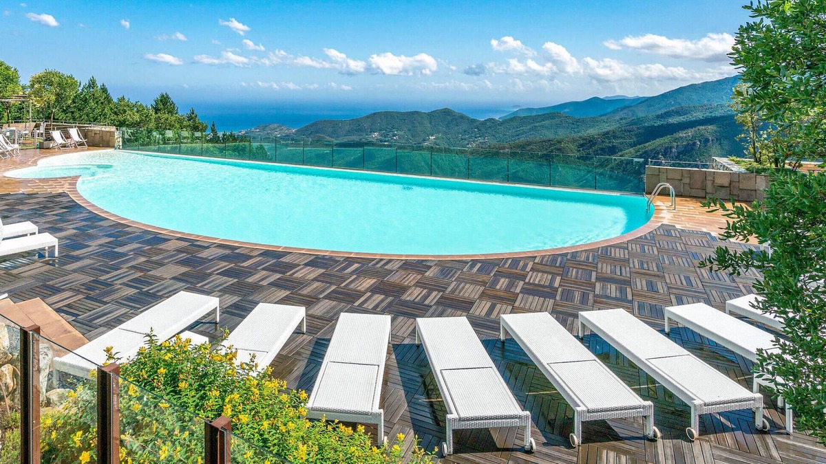 Magliolo House | Stunning home in Magliolo