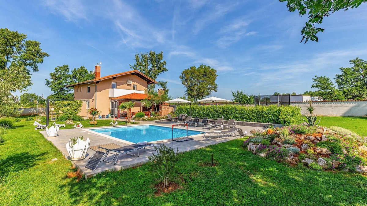Loborika House | Stunning home in Marcana