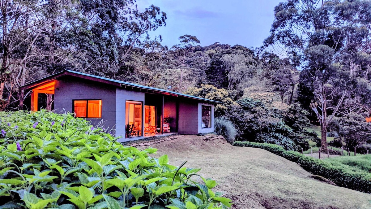 Quebrada Grande House | Stunning Home in Monteverde near Adventure Parks