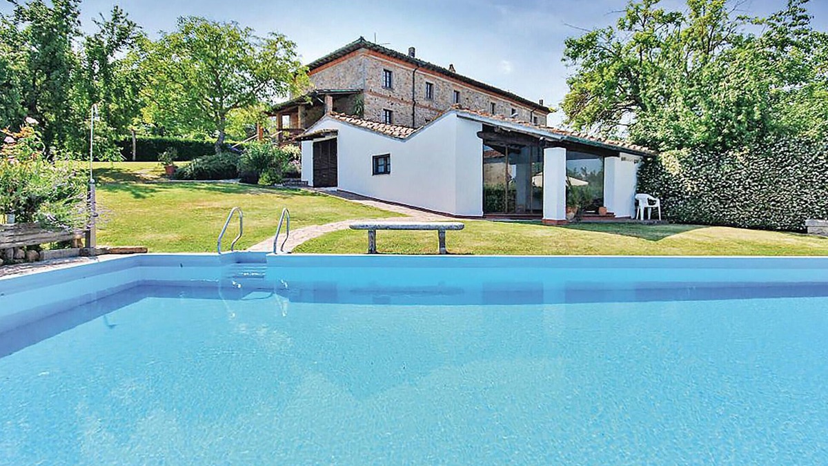 Scalvaia House | Stunning home in Monticiano with WiFi