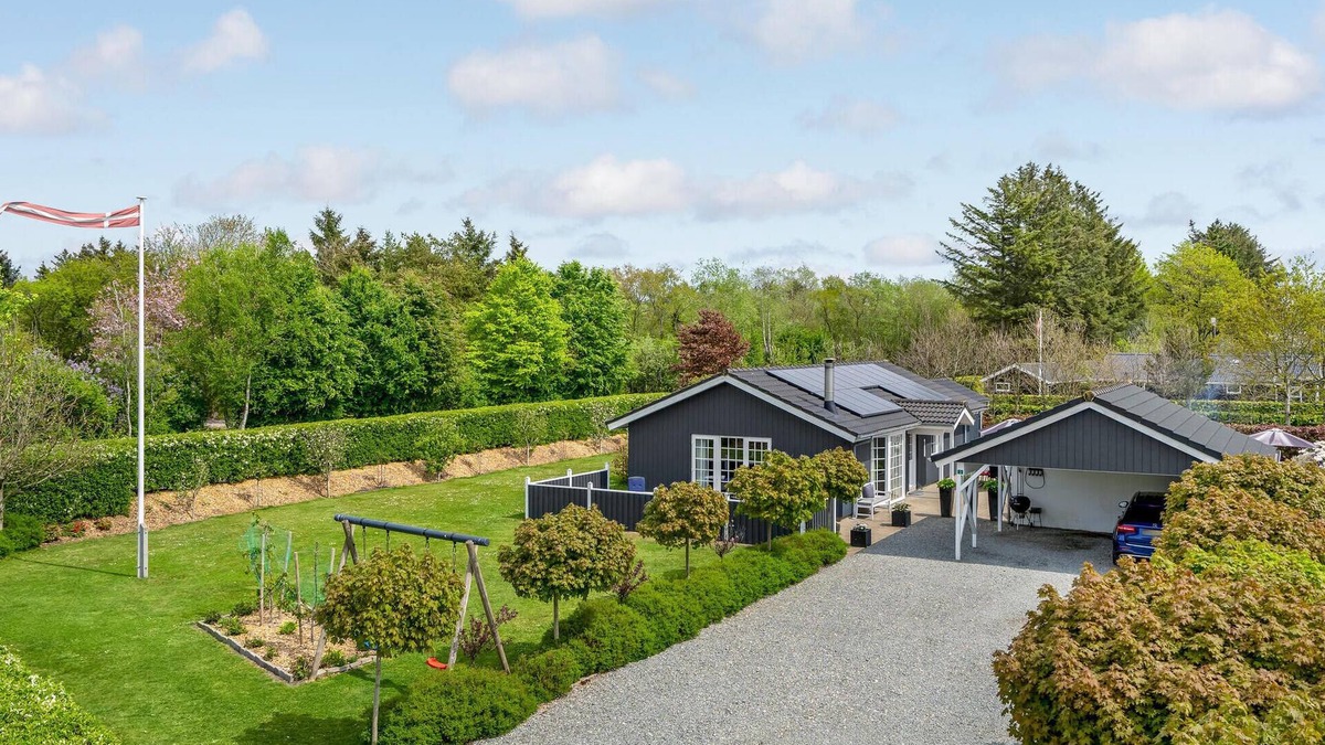 Jegum House | Stunning home in Oksbøl with kitchen