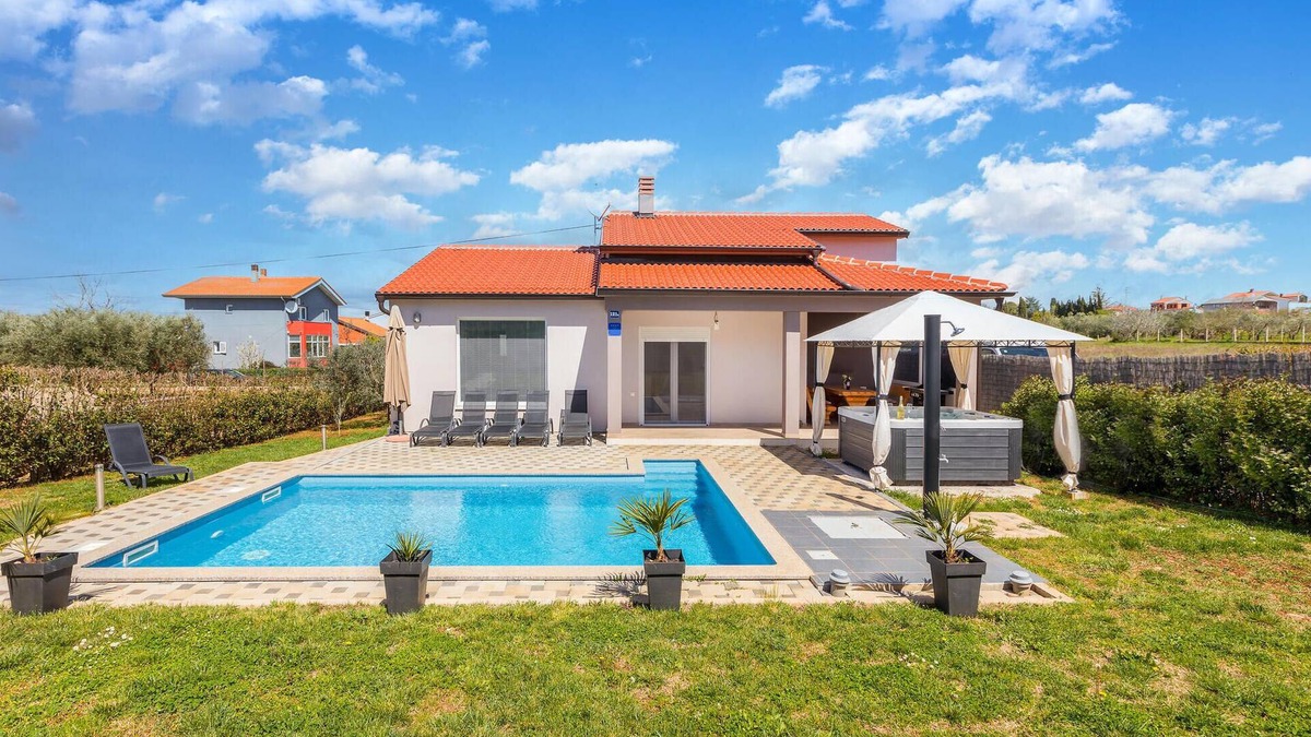 Skatari House | Stunning home in Pula
