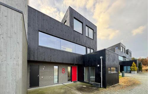 Osthusvik House | Stunning Home In Rennesøy With Wifi