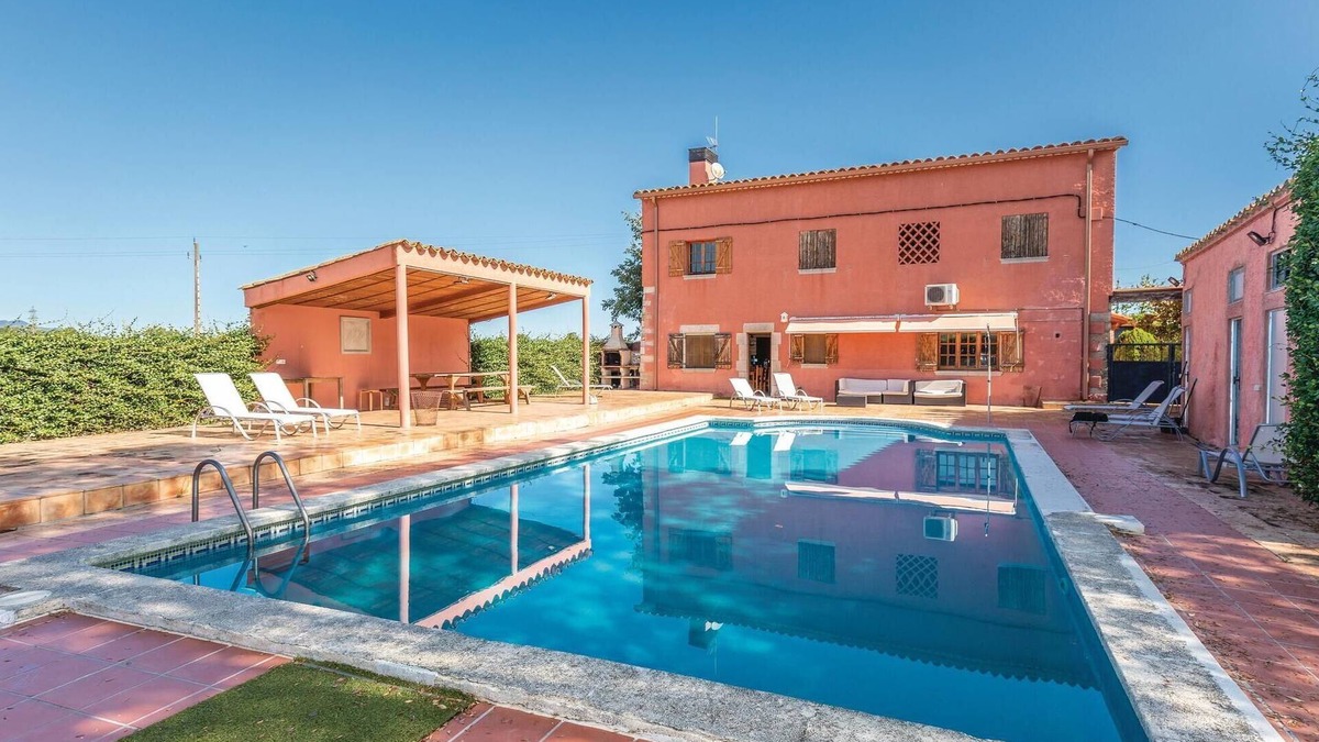 Riudellots de la Selva House | Stunning home in Riudellots