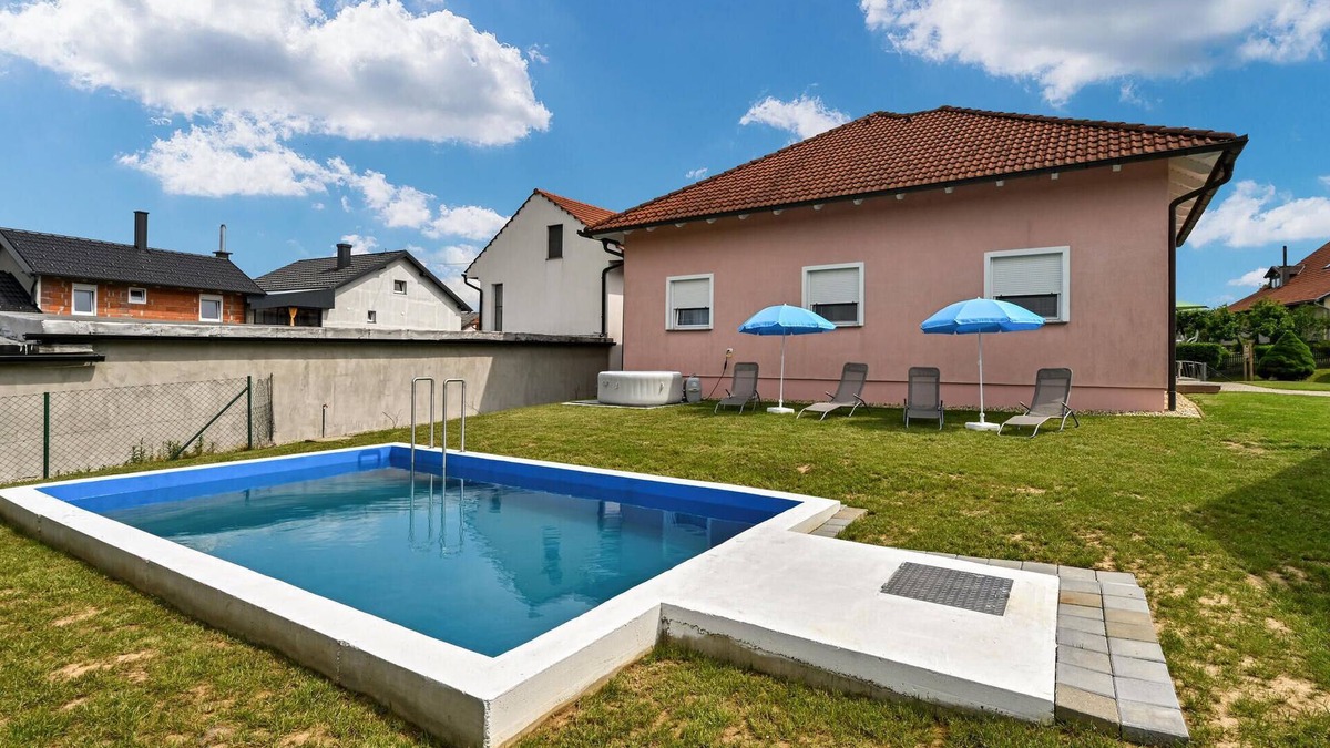 Cakovec House | Stunning home in Senkovec with sauna
