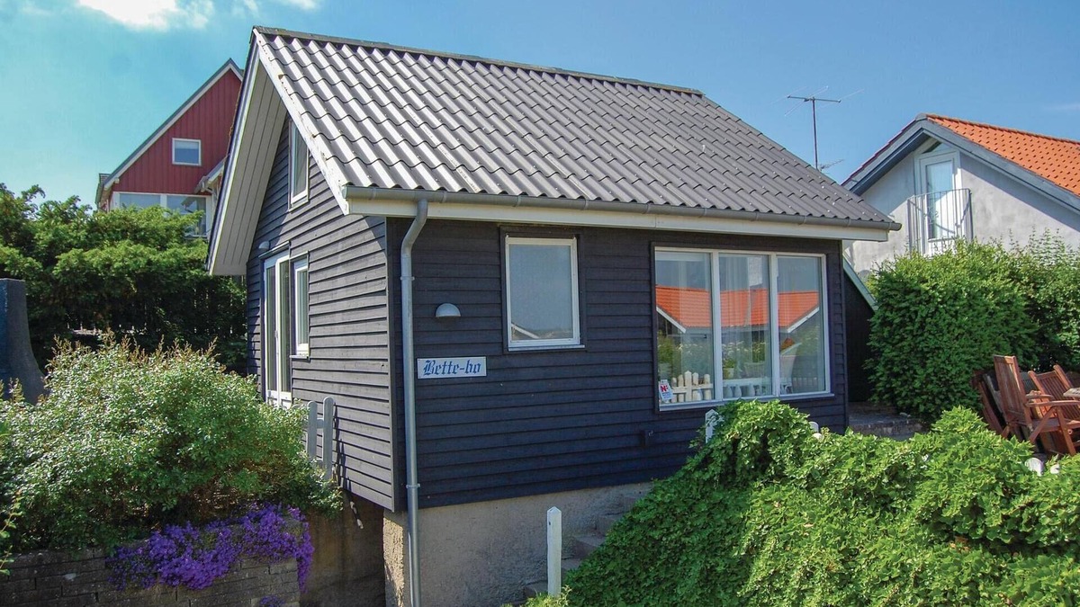 Grønninghoved Strand House | Stunning home in Sjølund with kitchen