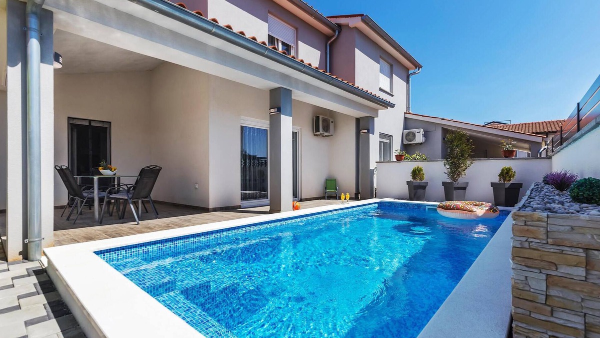 Skatari House | Stunning home in Skatari with WiFi