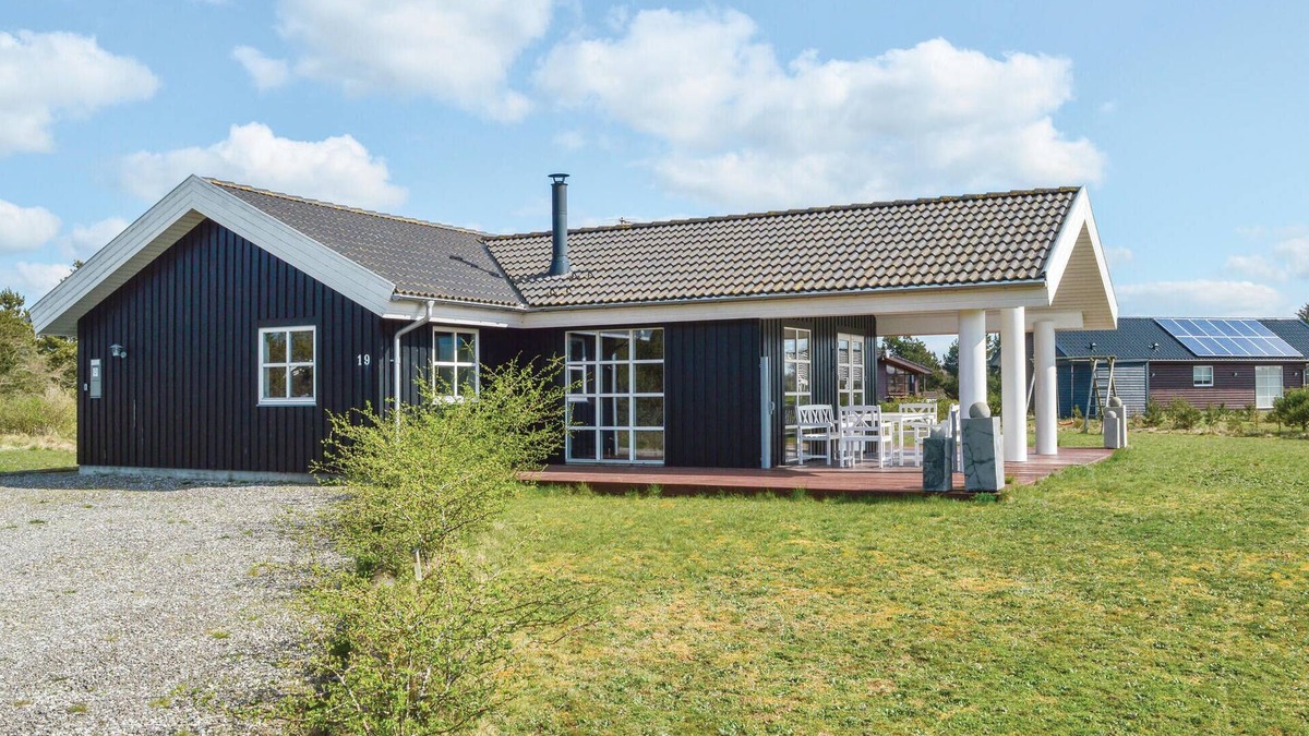 Ringkøbing-Skjern Municipality House | Stunning home in Skjern with kitchen