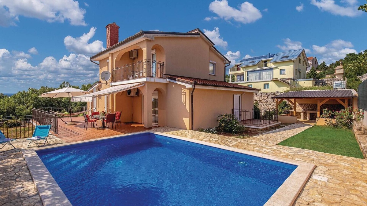 Smrika House | Stunning home in Smrika