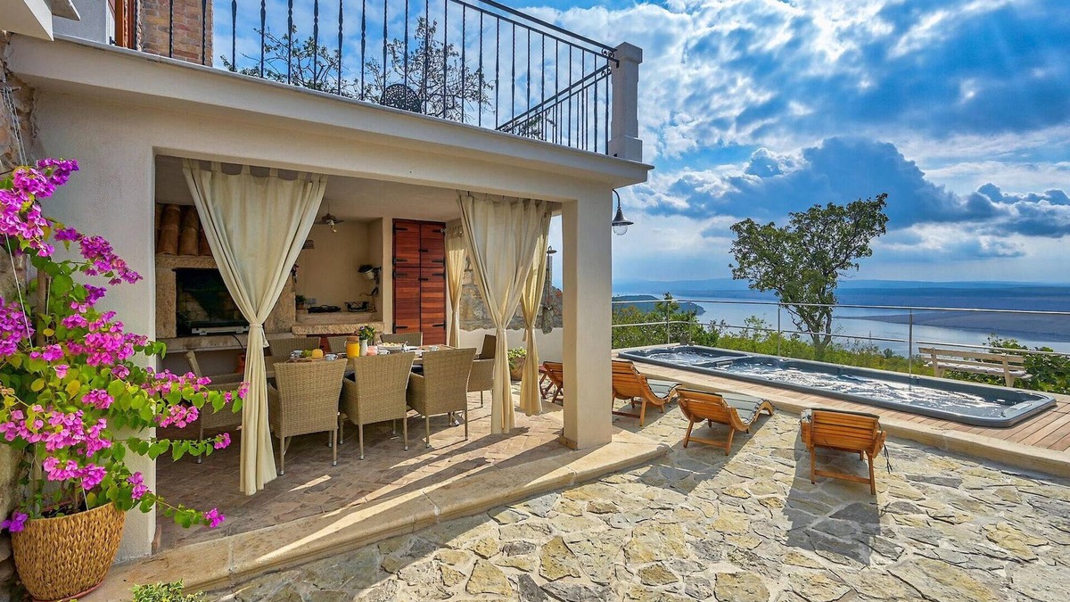 Smrika House | Stunning home in Smrika